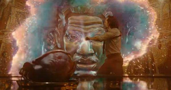 Patung Kang terlihat dari balik ilusi tembok yang dihilangkan Loki ( Dok. Disney+ Hotstar Indonesia / Trailer Loki S2 )