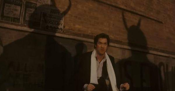 Loki dan Sylvie yang bayangannya menyerupai kostum mereka yang bertanduk ( Dok.  Disney+ Hotstar Indonesia / Trailer Loki S2 )