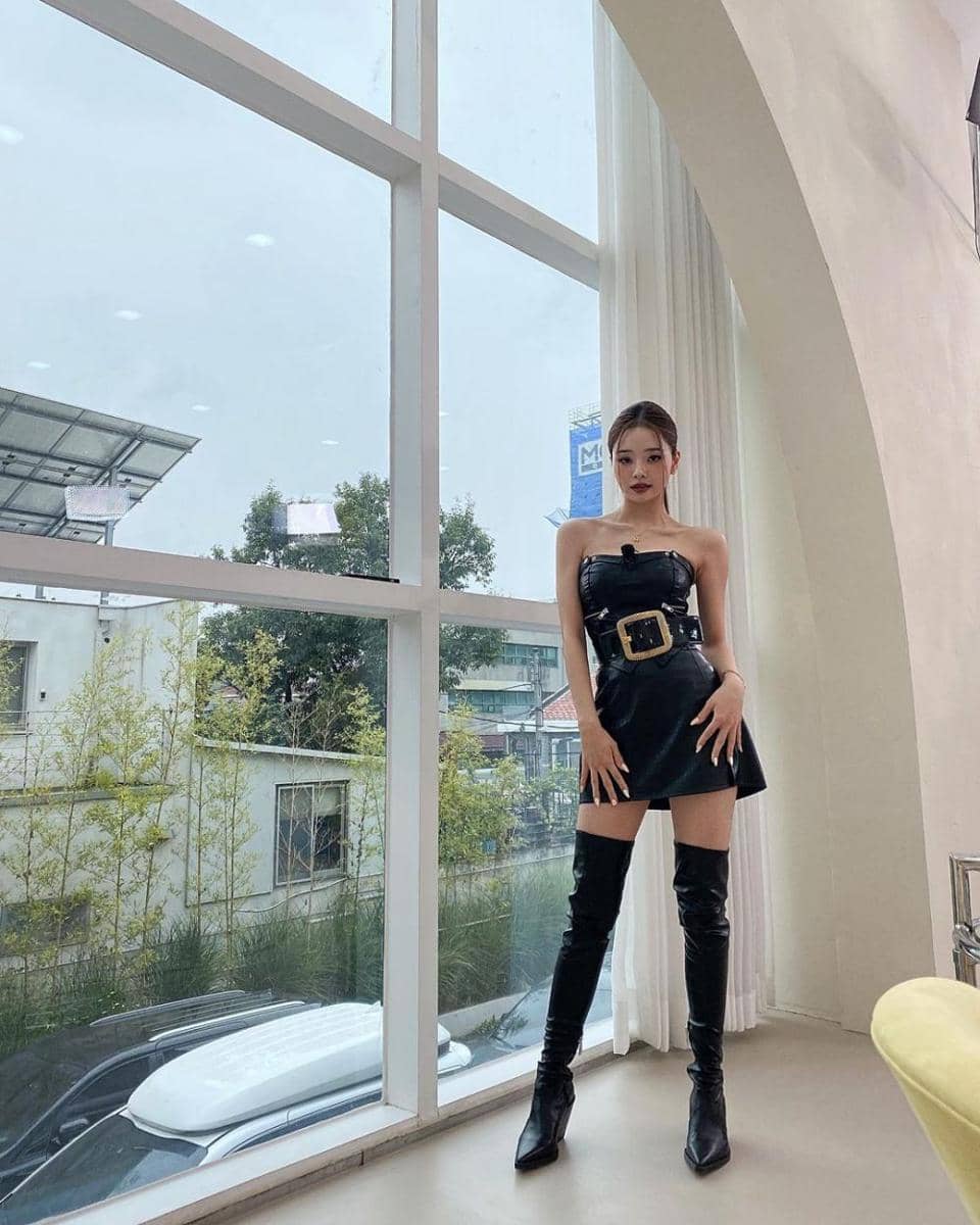 sepatu boots ala Freezia (instagram.com/dear.zia)
