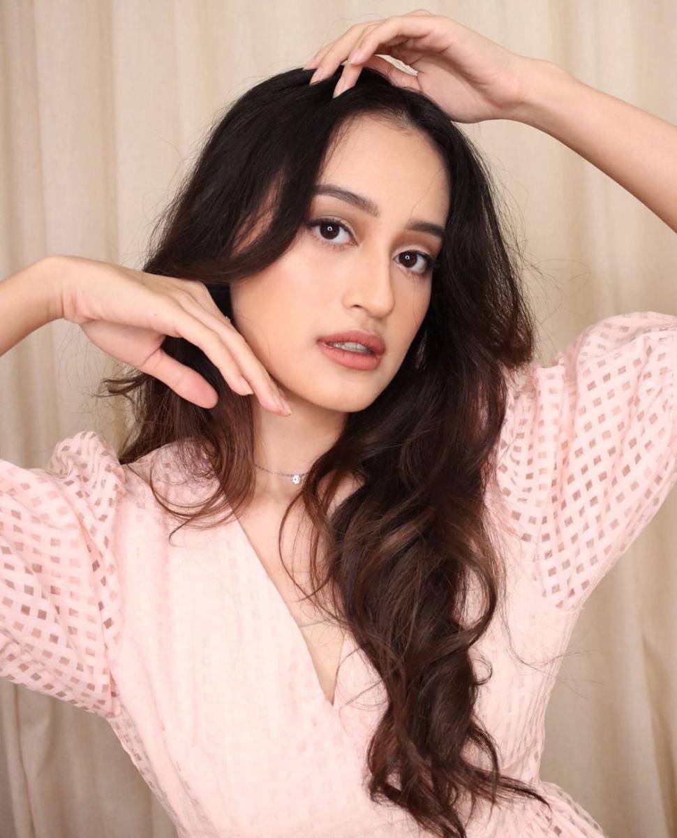 inspirasi natural makeup look ala Nadya Aqilla (instagram.com/nadyaaqilla)