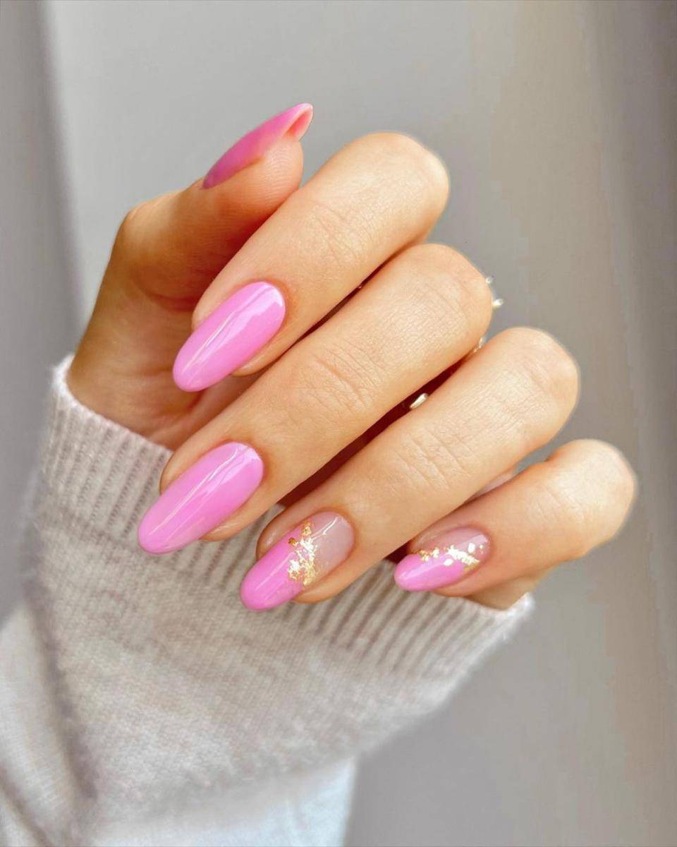 nail art pink (instagram.com/amberjhnails)