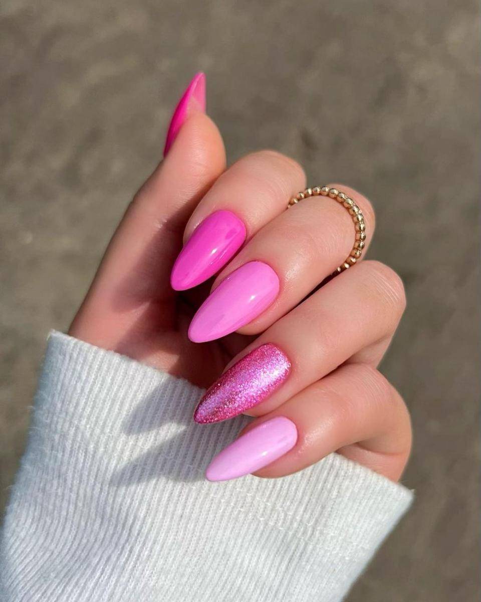 nail art pink (instagram.com/charsgelnails_)