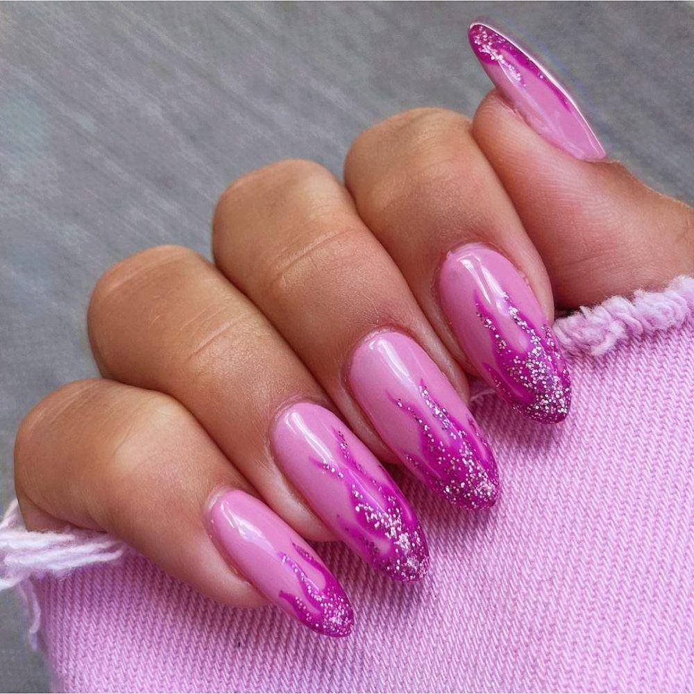 nail art pink (instagram.com/mariaschultzjensen)
