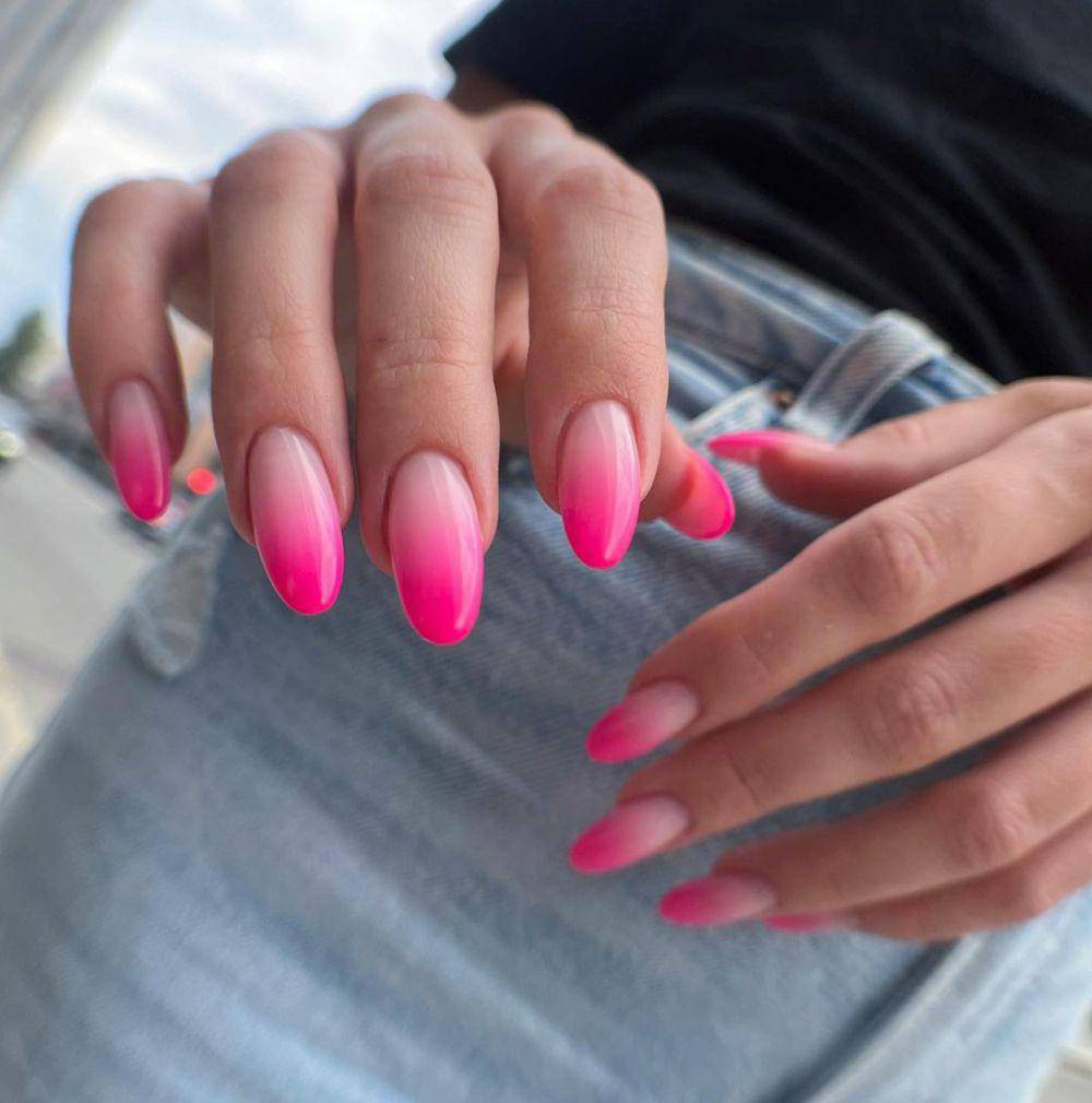 nail art pink (instagram.com/enevanailart)