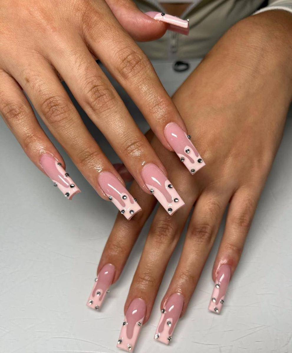 nail art pink (instagram.com/slaynclaws.la)