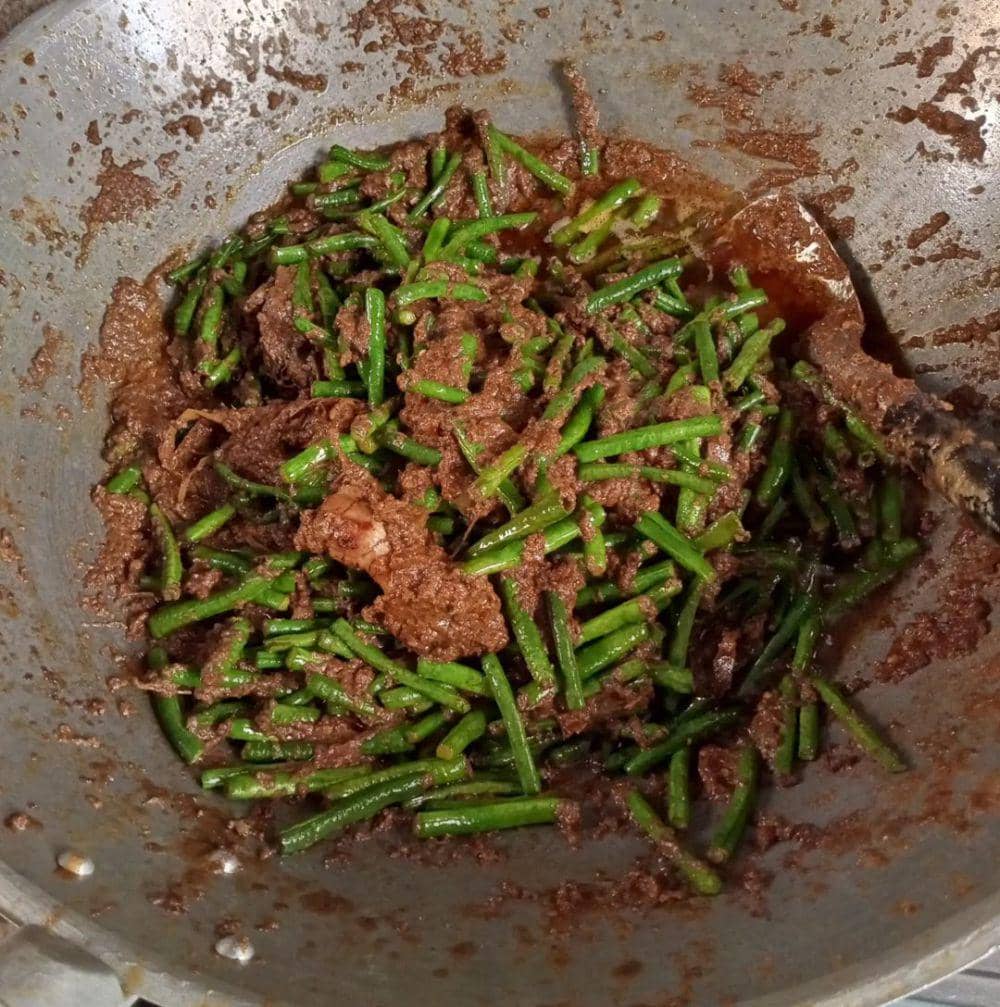 rendang kacang panjang (instagram.com/kedaiwatucempe)