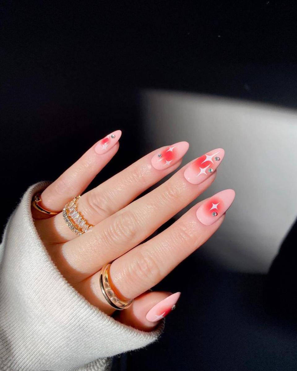 nail art pink (instagram.com/xjuliatalisman)