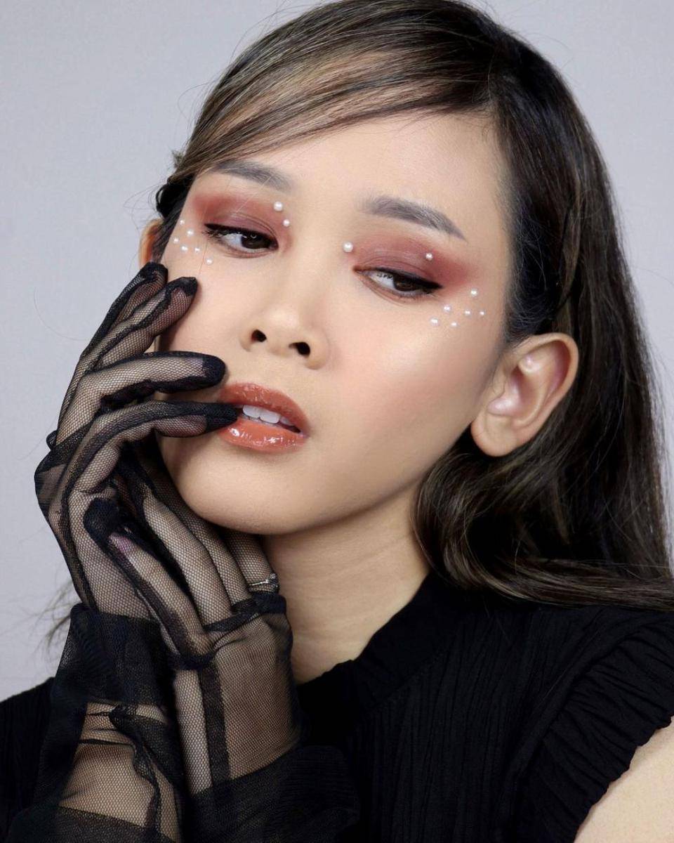 inspirasi makeup look ala Almiranti Fira (instagram.com/almirantifira)