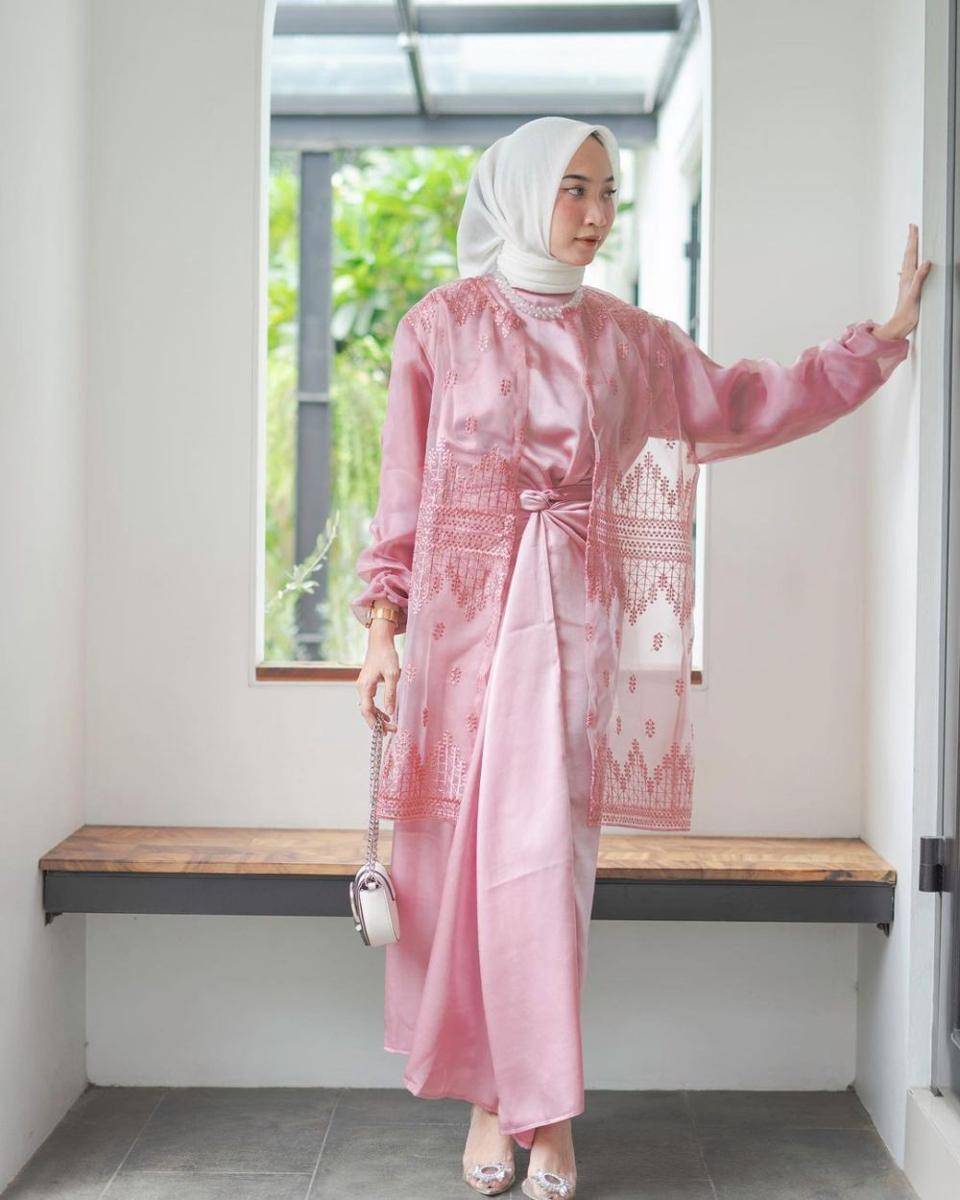 Gaya kondangan. (instagram.com/zahrasucirr)