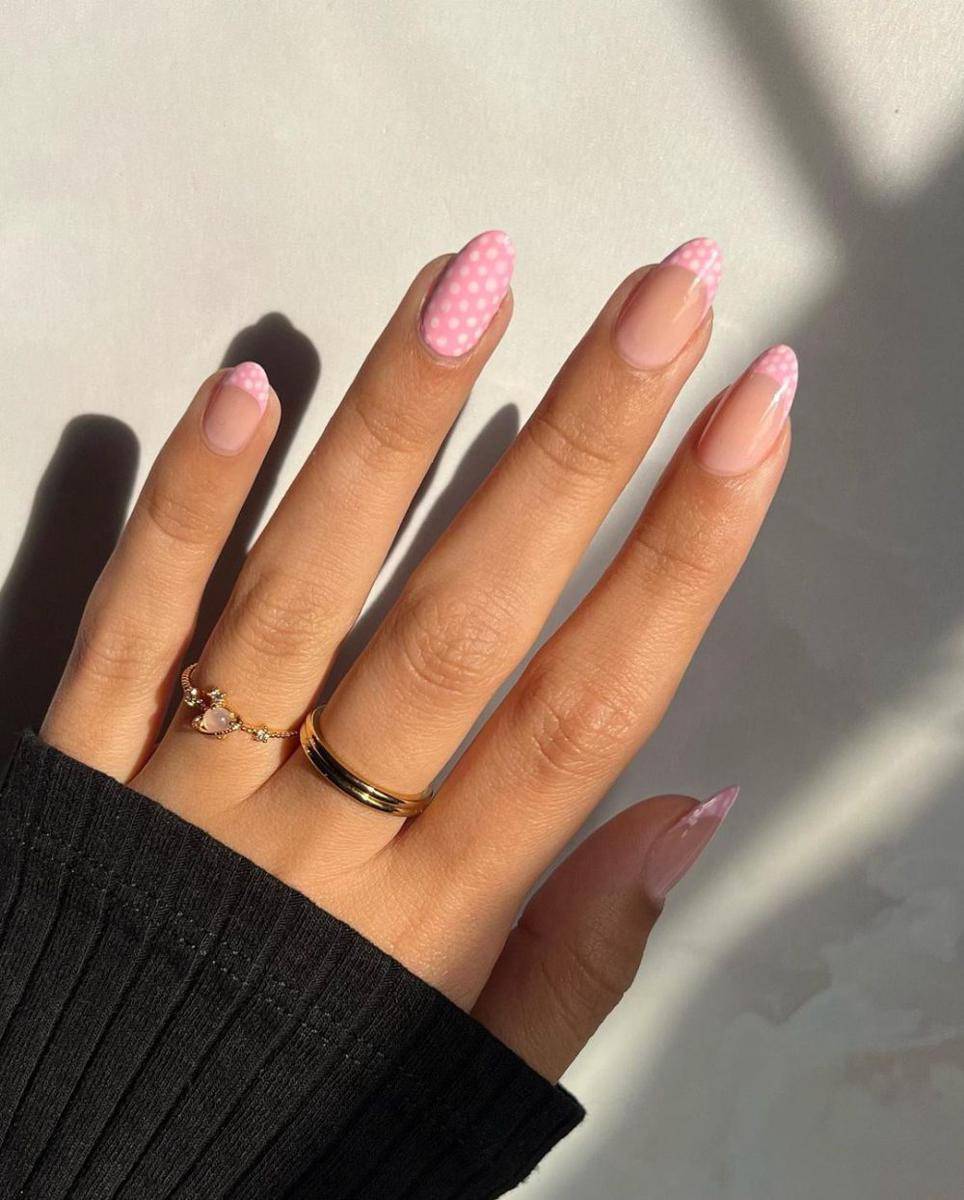 nail art pink (instagram.com/samrosenails)