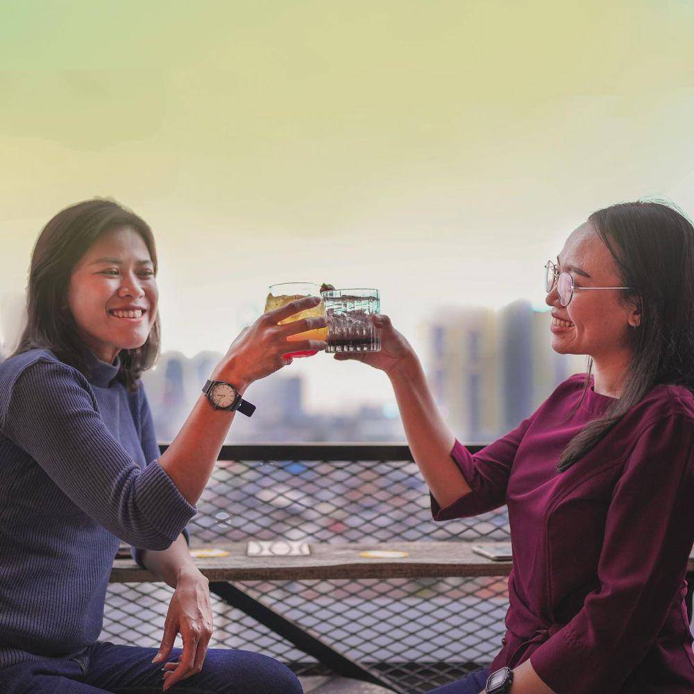 suasana sore di PERON Sky Cafe (instagram.com/peronatyello)