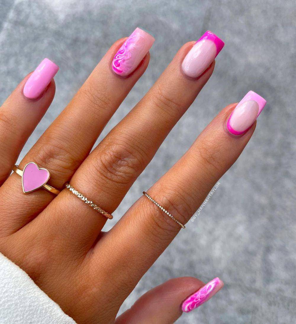 nail art pink (instagram.com/by_hannahtaylor)
