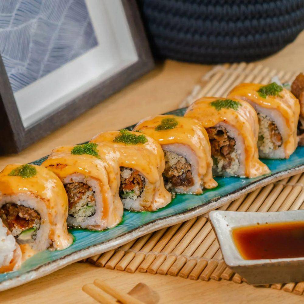 Potret menu Salmon Skin Mentai Roll di Sushi Hiro (instagram.com/sushihiro_id)