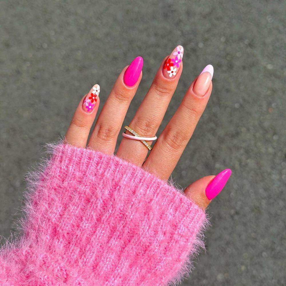 nail art pink (instagram.com/naileditbeauty)