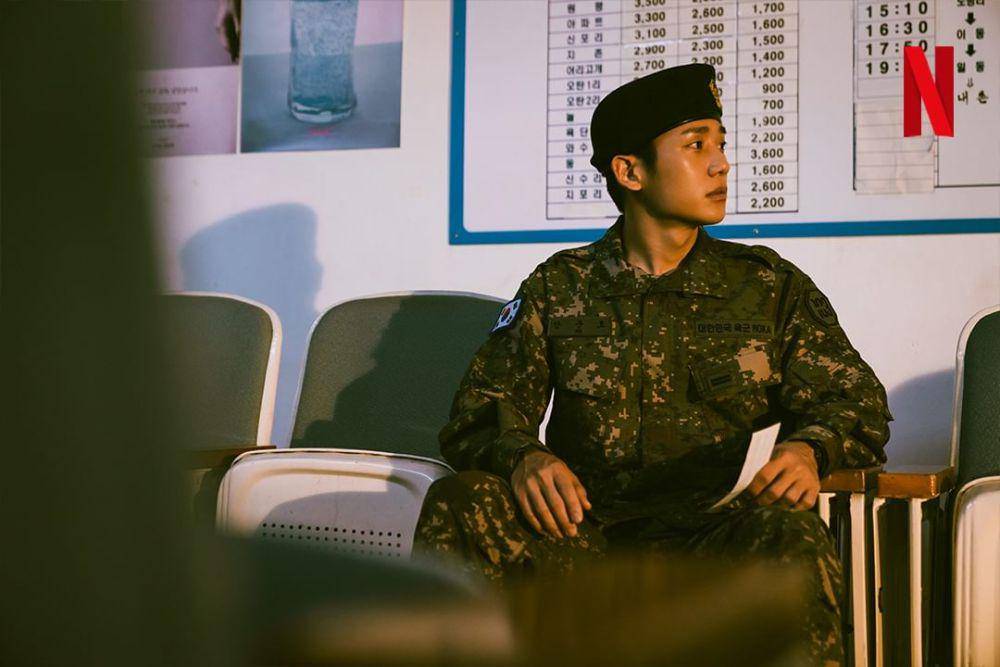 karakter Ahn Jun Ho yang diperankan Jung Hae In di series Netflix D.P. season 2 (instagram.com/netflixkr)