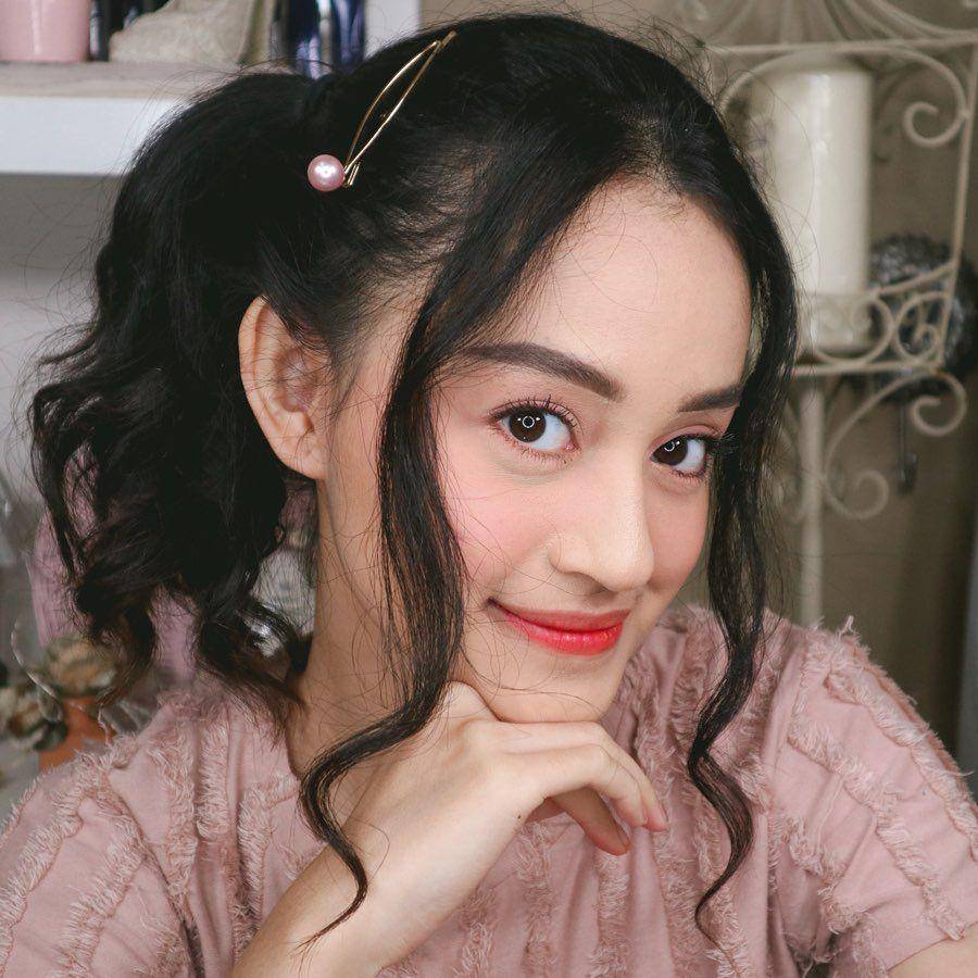 inspirasi natural makeup look ala Nadya Aqilla (instagram.com/nadyaaqilla)