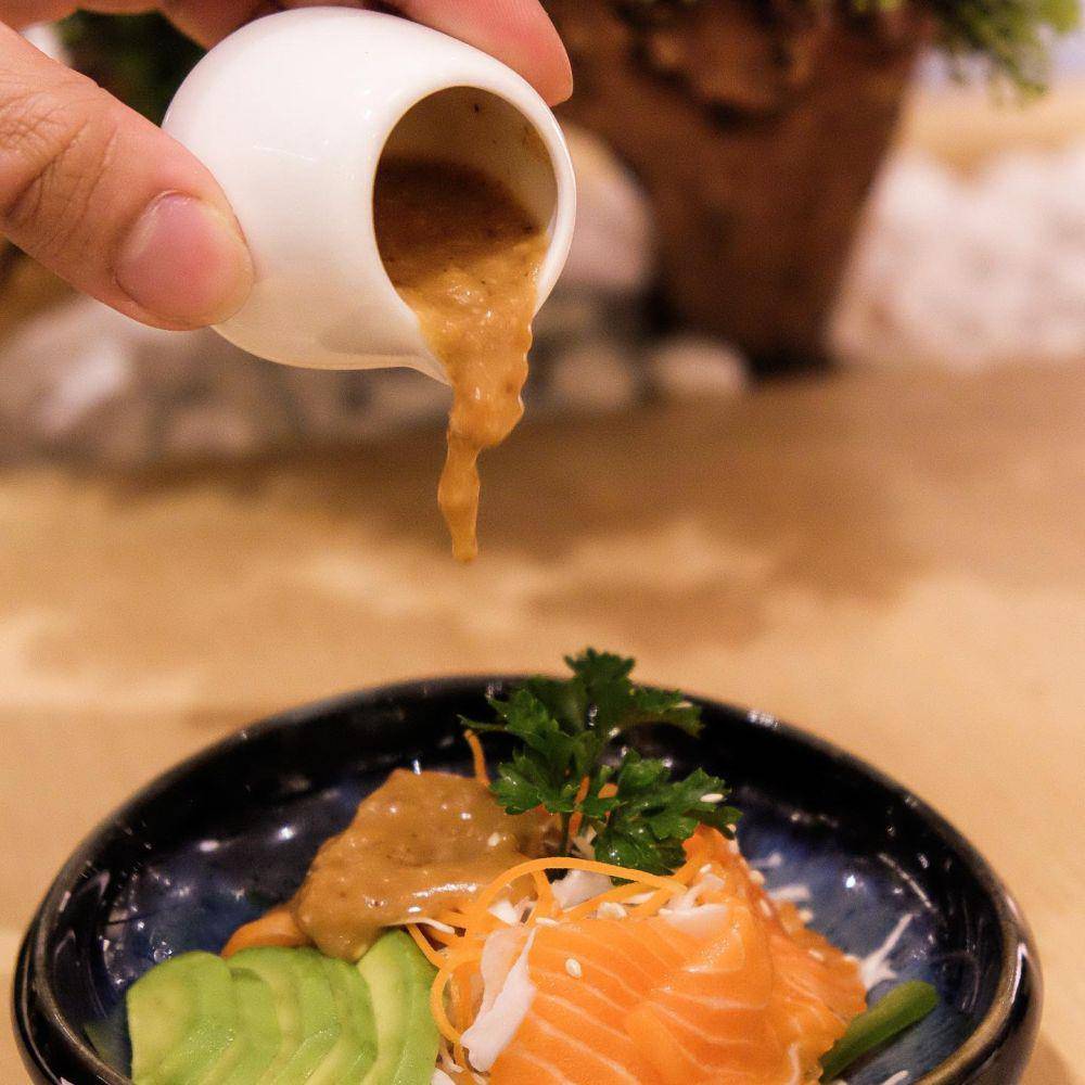 Potret Salmon Avocado Salad di Sushi Hiro (instagram.com/sushihiro_id)