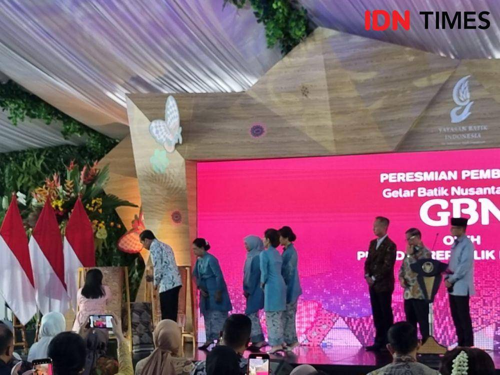 Presiden Jokowi Resmikan Pembukaan Gelar Batik Nusantara di Senayan Park, Rabu (2/8/2023). (IDN Times/Ilman Nafi'an)