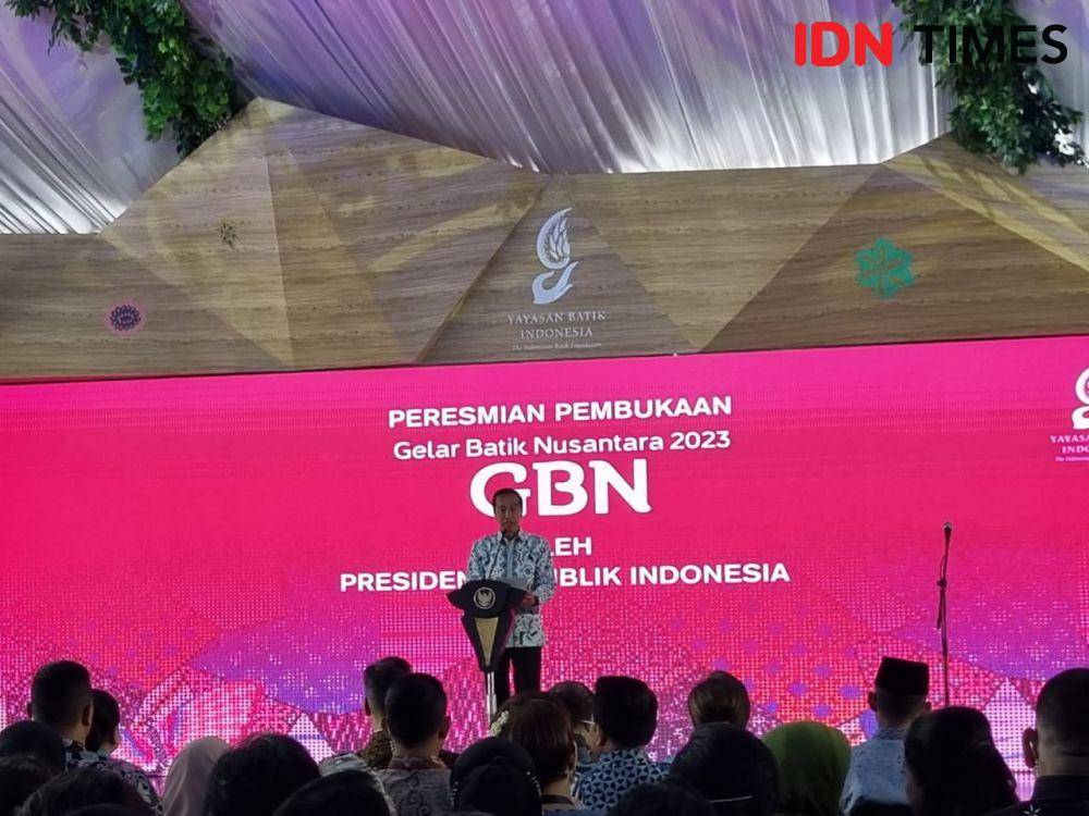 Presiden Jokowi Resmikan Pembukaan Gelar Batik Nusantara di Senayan Park, Rabu (2/8/2023). (IDN Times/Ilman Nafi'an)