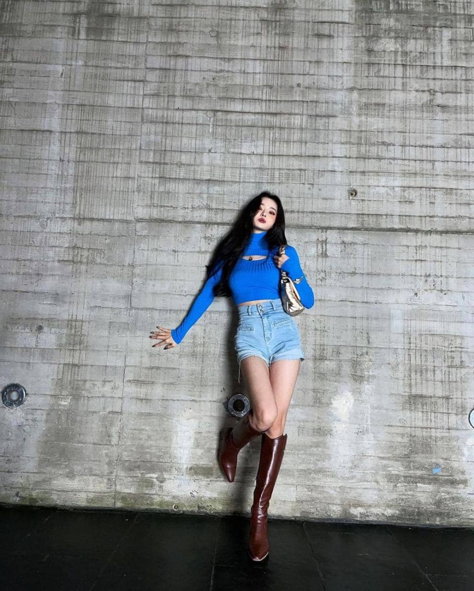 sepatu boots ala Freezia (instagram.com/dear.zia)