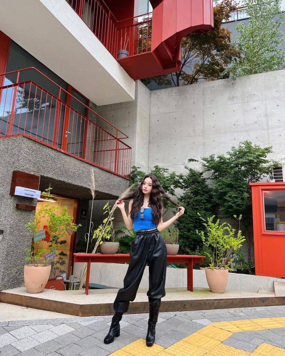 sepatu boots ala Freezia (instagram.com/dear.zia)