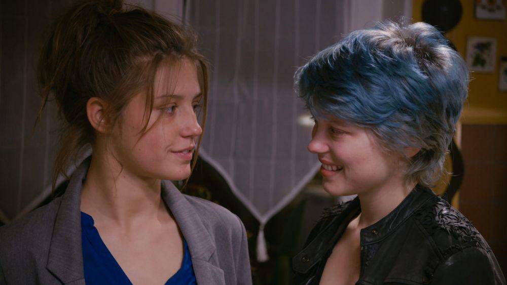 Adèle Exarchopoulos dan Léa Seydoux dalam film Blue Is the Warmest Colour. (dok. Wild Bunch/Blue Is the Warmest Colour)