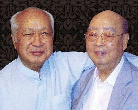 Soeharto dan Sudono Salim dalam sampul buku "Liem Sioe Liong's Salim Group: The Business Pillar of Suharto's Indonesia" (bookshop.iseas.edu.sg)