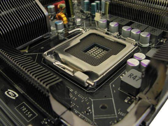 potret motherboard Evga 790i Ultra SLI (anandtech.com)