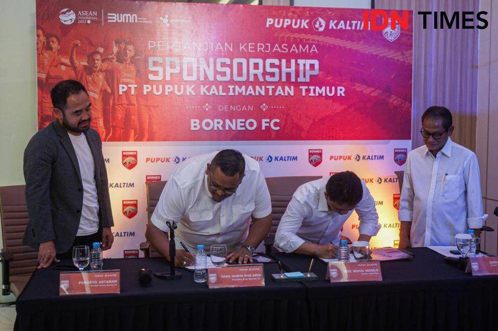 Penandatanganan kerja sama antara Borneo FC dan Pupuk Kaltim, Rabu (2/8/2023). (IDN Times/Tino).