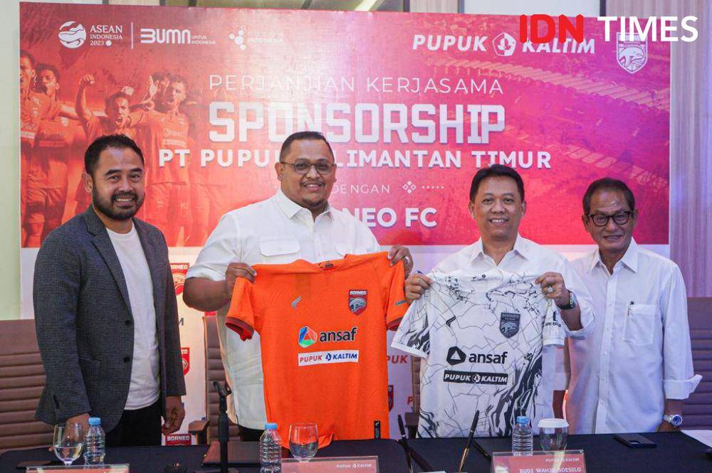 Penandatanganan kerja sama antara Borneo FC dan Pupuk Kaltim, Rabu (2/8/2023). (IDN Times/Tino).