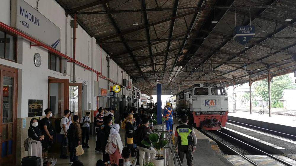 Suasana stasiun KA Madiun/ IDN Times/ Riyanto