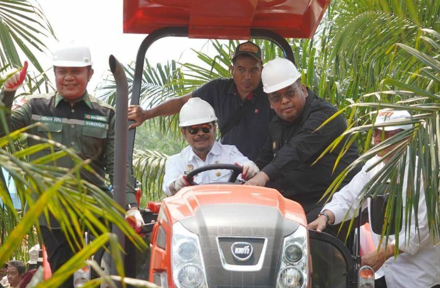Direktur Jenderal Perkebunan Kementerian Pertanian, Andi Nur Alam Syah bersama Menteri Pertanian RI, Syahrul Yasin Limpo. Dok. IDN Times/Istimewa