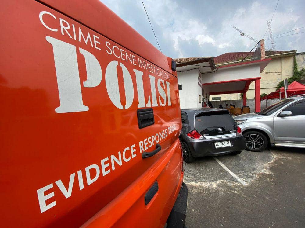 Polisi bawa jasad tersangka Yusuf Efendi ke RS Bhayangkara Polda Lampung. (IDN Times/Istimewa)..