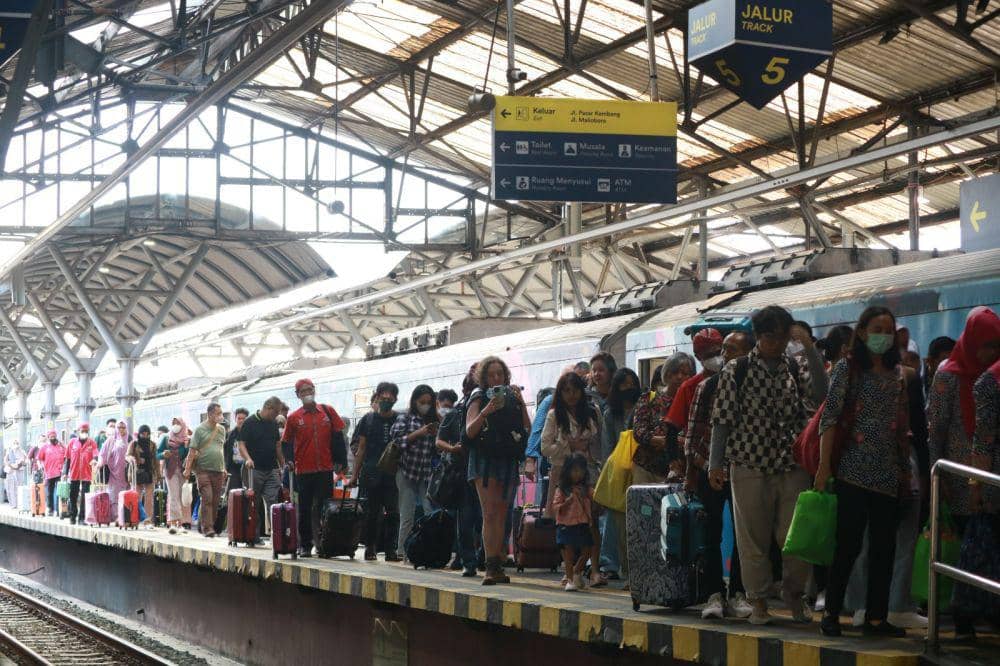Mulai Besok, KAI Beri Sanksi Penumpang yang Turun Melebihi Tujuan