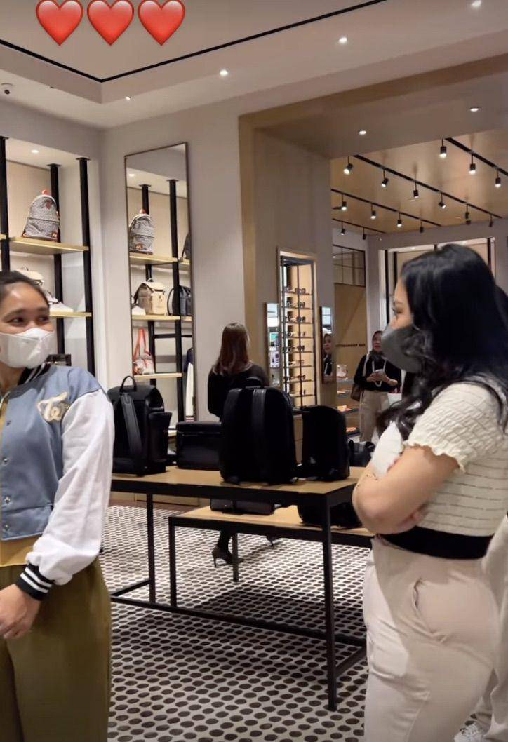 momen Rachel Vennya belikan tas mewah untuk ART (instagram.com/rachelvennya)