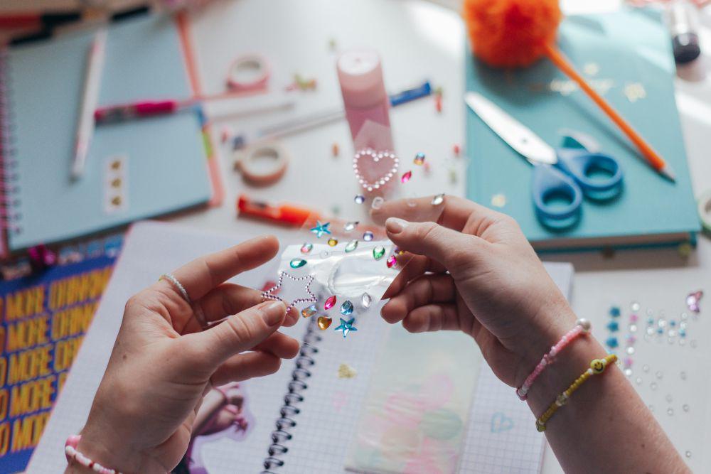 4 Proses Membuat Scrapbook, Ternyata Bisa Jadi Kegiatan Menyenangkan