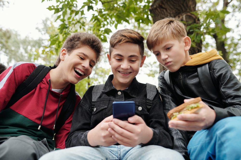 China Batasi Smartphone dan Internet bagi Anak serta Remaja