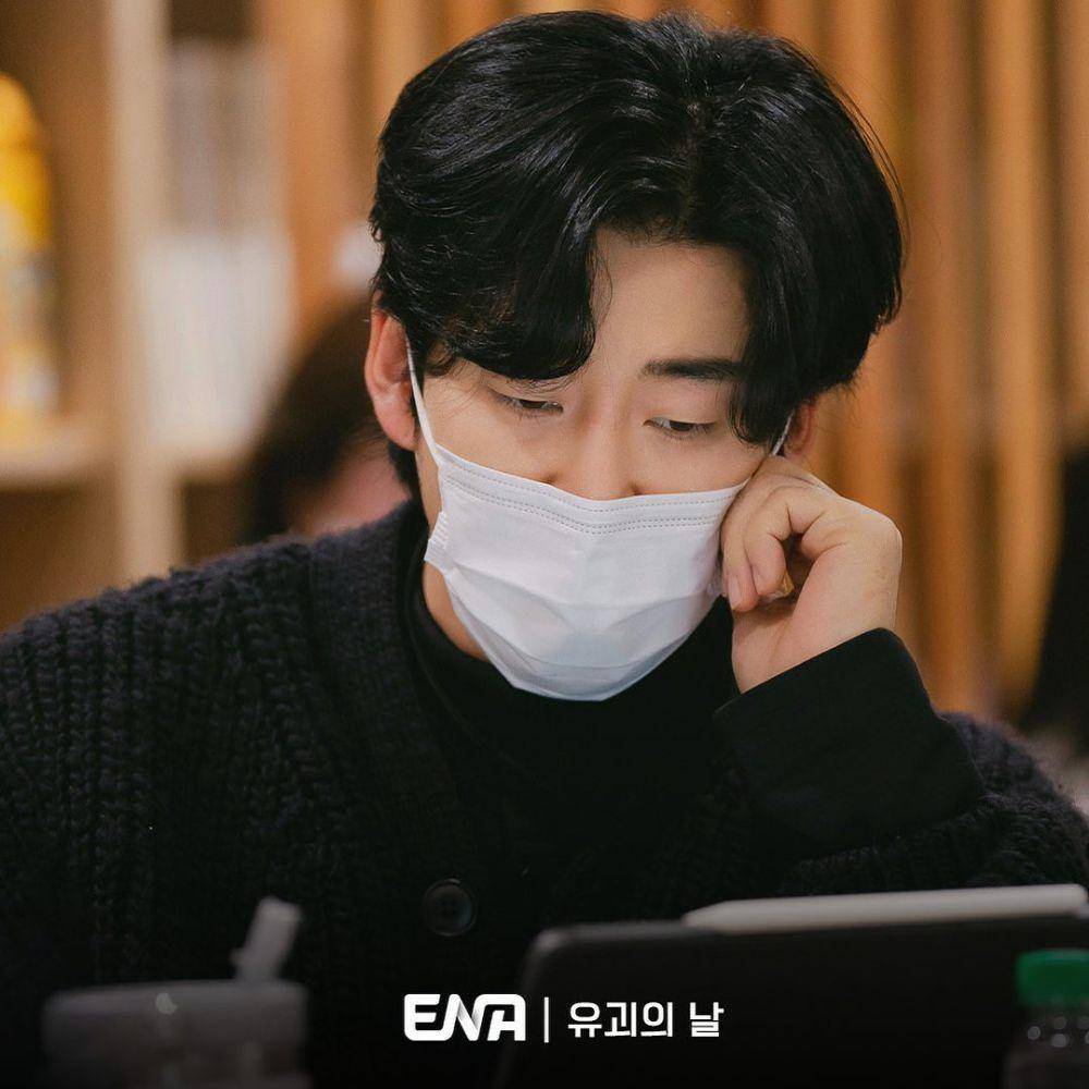 Yoon Kye Sang di pembacaan naskah drama The Day (instagram.com/channel.ena.d)