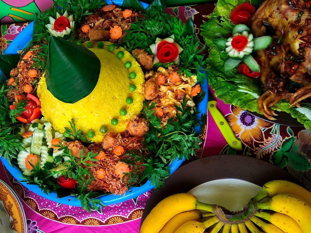 5 Tips Menghias Tumpeng Nasi Kuning untuk Lomba 17-an