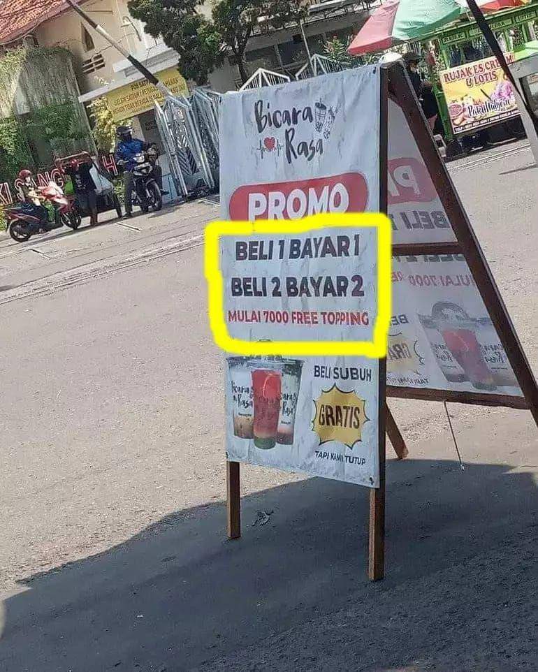 spanduk bertuliskan gratis yang menjebak (twitter.com/onecak)