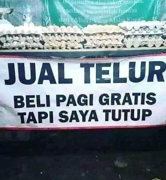 spanduk bertuliskan gratis yang menjebak (facebook.com/sundaismeculture)