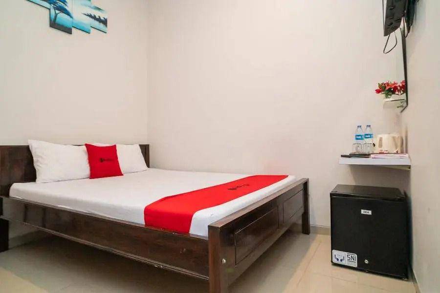 RedDoorz Plus @ MERR Rungkut Jl Gunung Anyar (reddoorz.com)