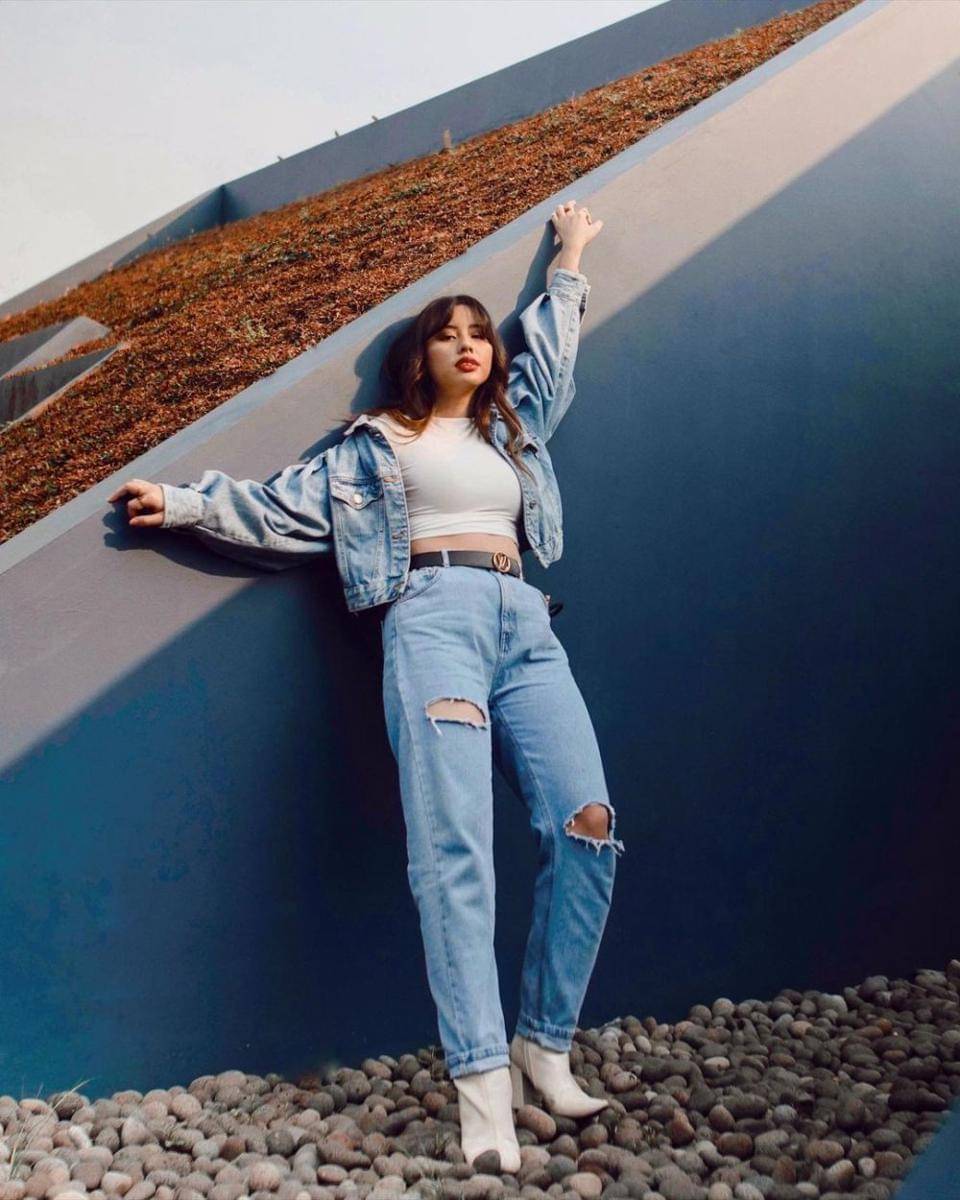 Hangout pakai celana panjang ala Ludovica Jessica (instagram.com/ludovicajessica)