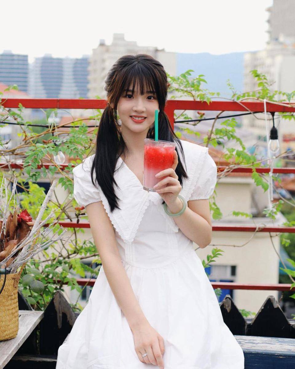 potret Zhang Miao Yi (instagram.com/kiimoucom)