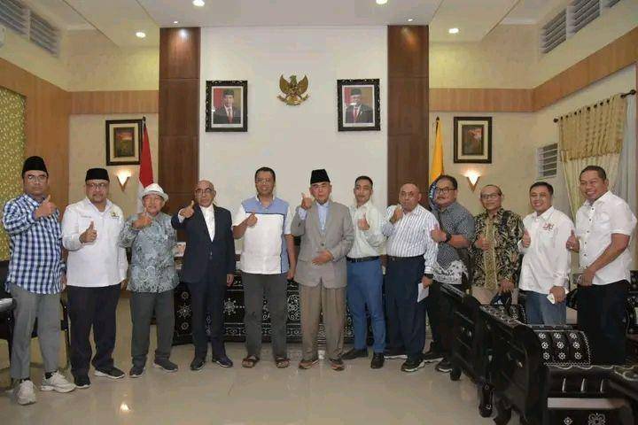 Gubernur NTB Zulkieflimansyah saat menerima kunjungan Panji Gumilang pada 2022. (facebook.com/Bang Zul Zulkieflimansyah)