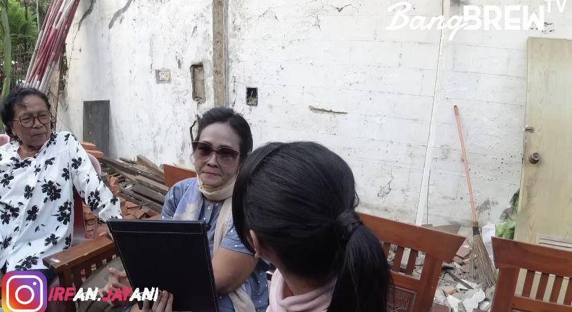 potret Dewi Perssik sambangi Mbak Putri (Instagram.com/Bang Brew TV)