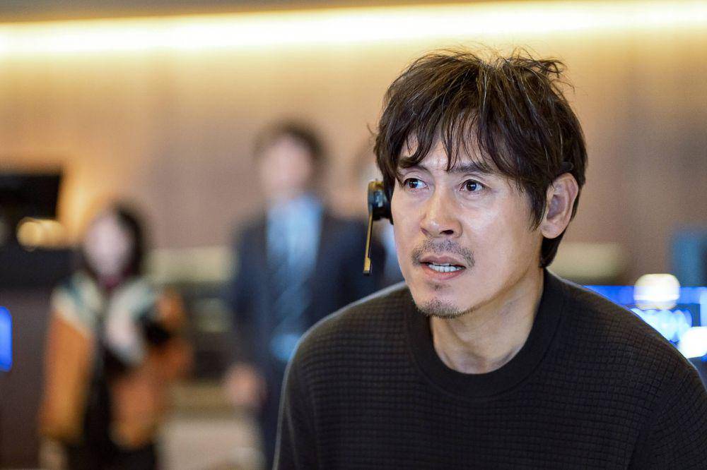 Sol Kyung Gu di film The Moon (dok. CJ ENM Studios/The Moon)