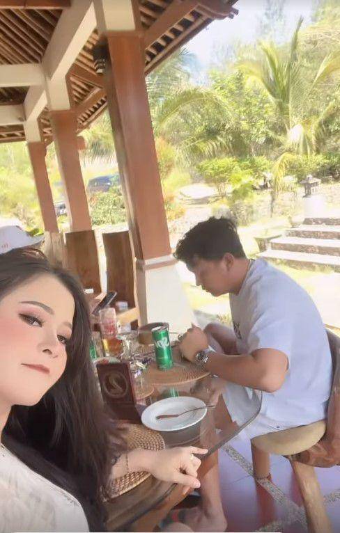 bulan madu Denny Caknan dan Bella (Instagram.com/bellabonita_r.a)