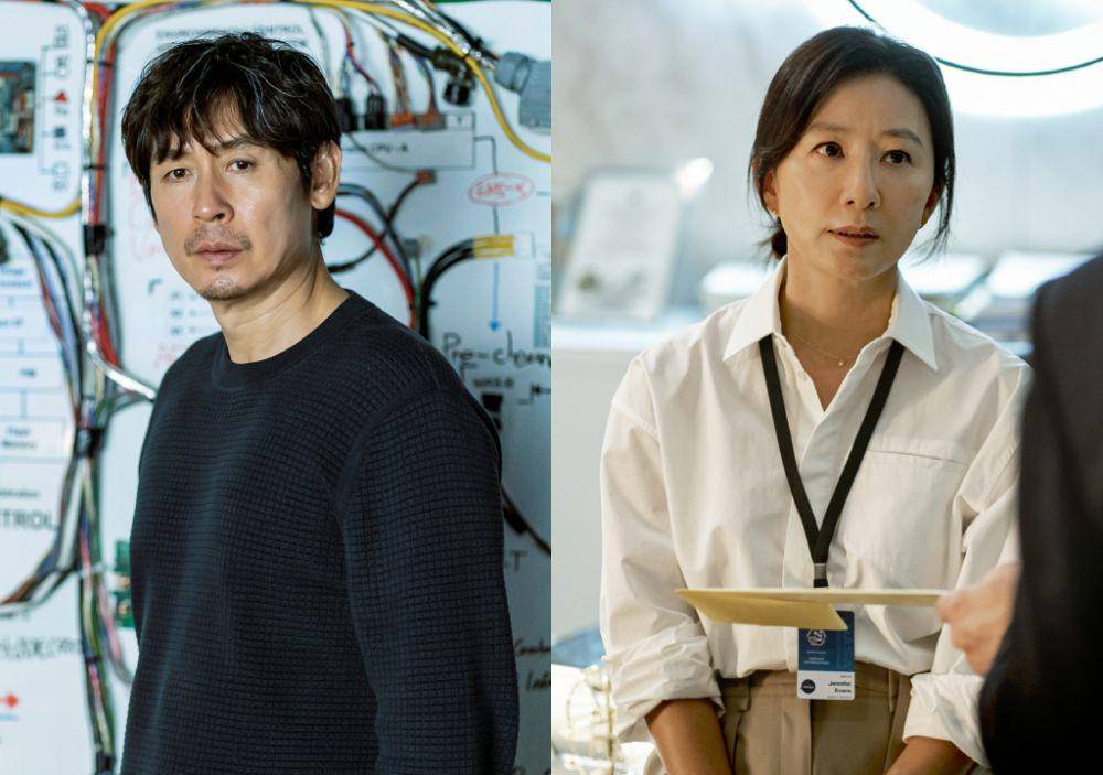 Sol Kyung Gu dan Kim Hee Ae di film The Moon (dok. CJ ENM Studios/The Moon)