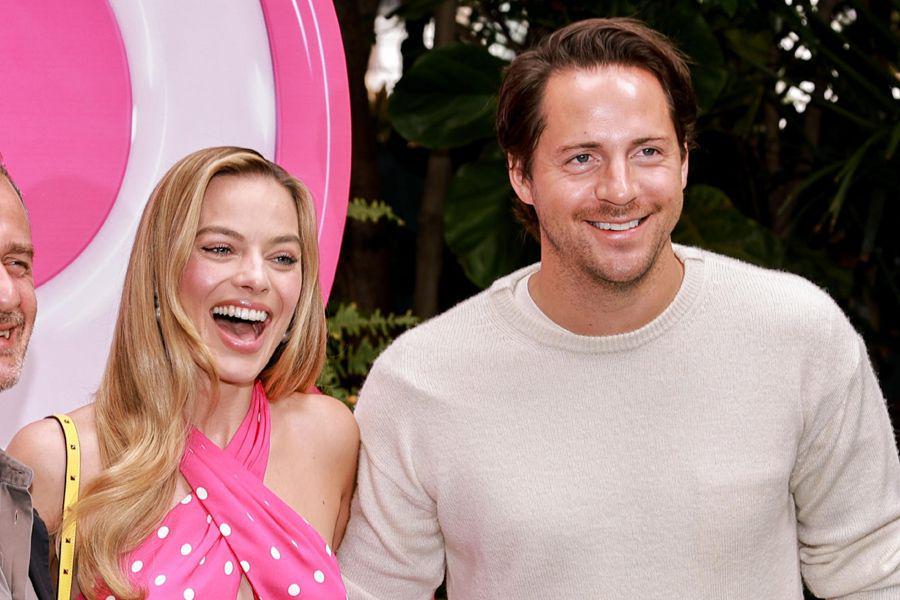 8 Potret Manis Pemain Film Barbie dengan Pasangan Asli Mereka